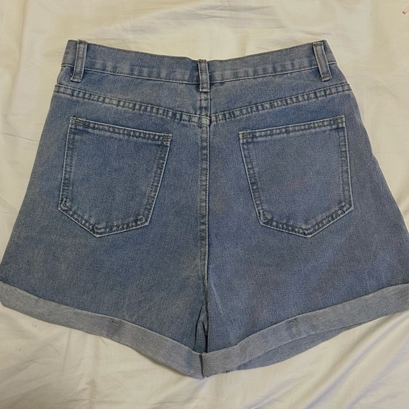 High-waisted Denim Shorts - Picture 3 of 4